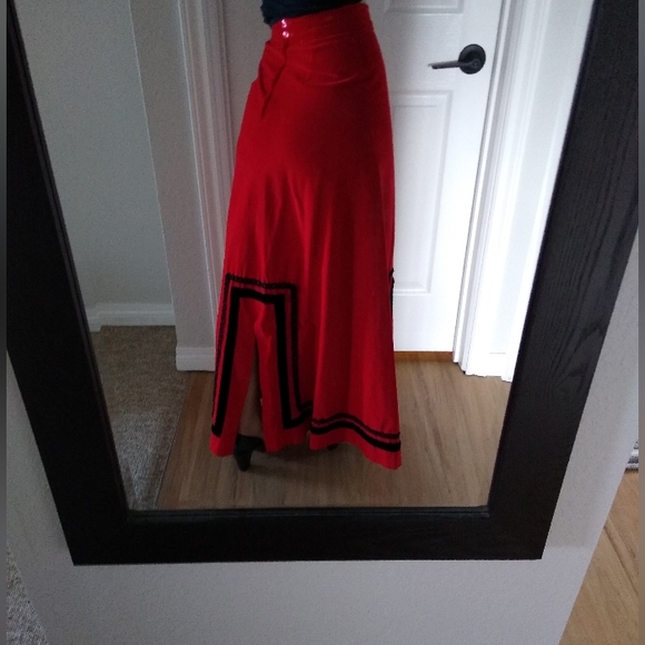 2/$30 - Vintage/Retro Velvet Skirt - Picture 8 of 8